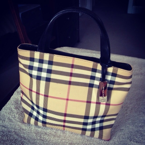 🎉🎉🎉(SoLD) Burberry Nova Check Tote on Paypal