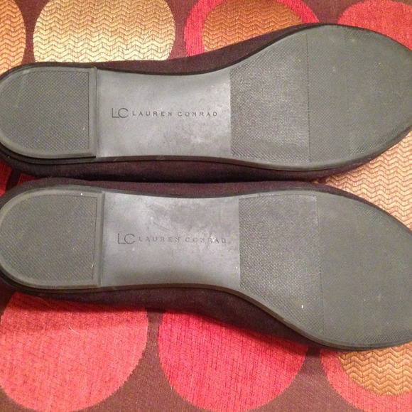 Lauren Conrad black ballet flats with gold detail! - Picture 3 of 4