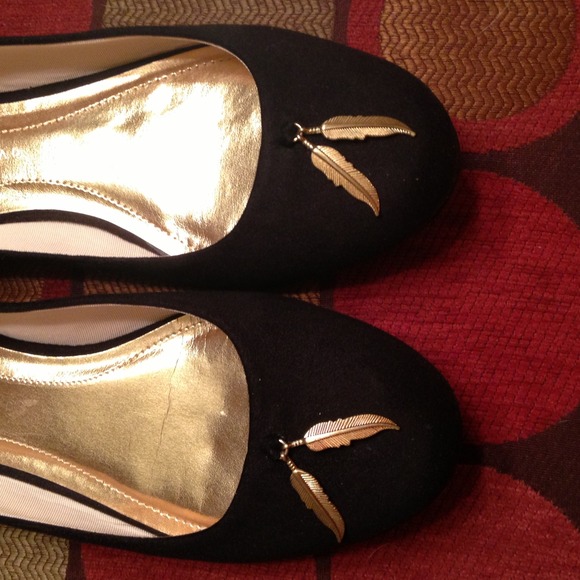 Lauren Conrad black ballet flats with gold detail! - Picture 4 of 4