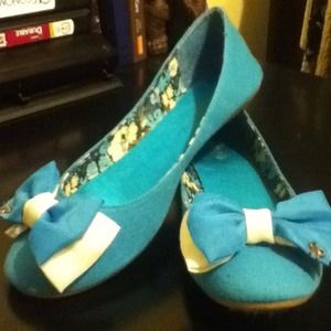 Blue bows on bows flats