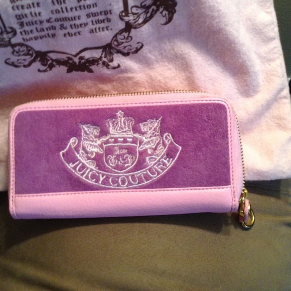 🍎SOLD🍎Juicy Couture purple and pink wallet