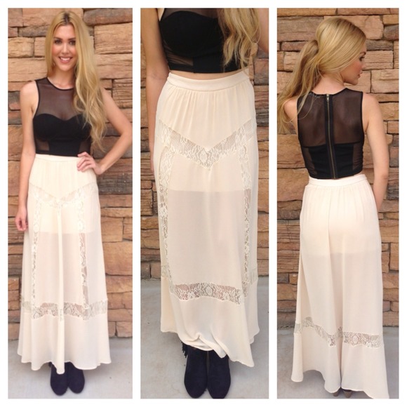 Nude lace skirt