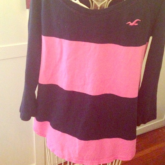 Hollister navy and pink top. Brand new. No tags