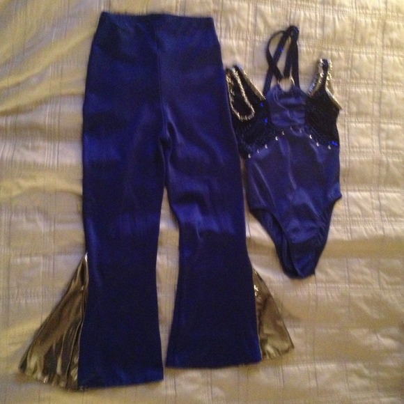 Dance outfit 🎶🎹🎀 - Picture 3 of 3