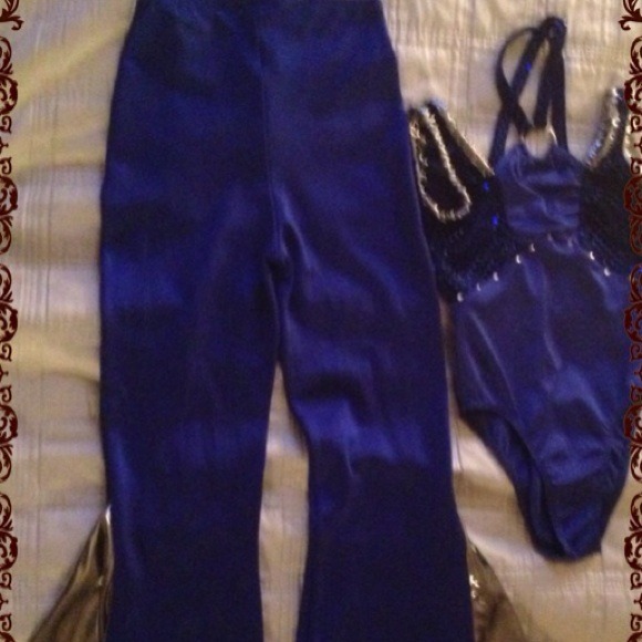 Dance outfit 🎶🎹🎀 - Picture 1 of 3