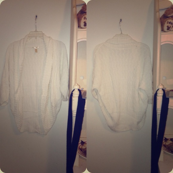 🔒HOLD 🔒Cream Knitted cardigan - Picture 1 of 3