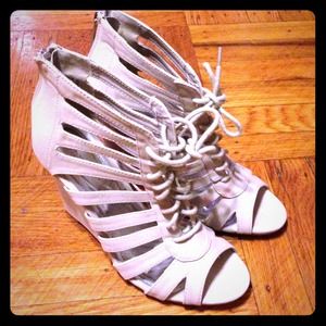 Bamboo wedges size 7.5 beige