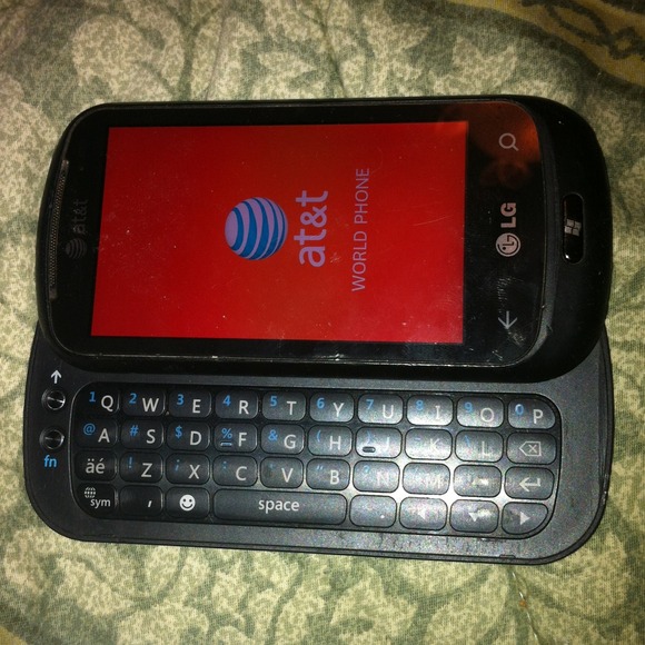 ✋✋✋On hold LG C900 windows phone.