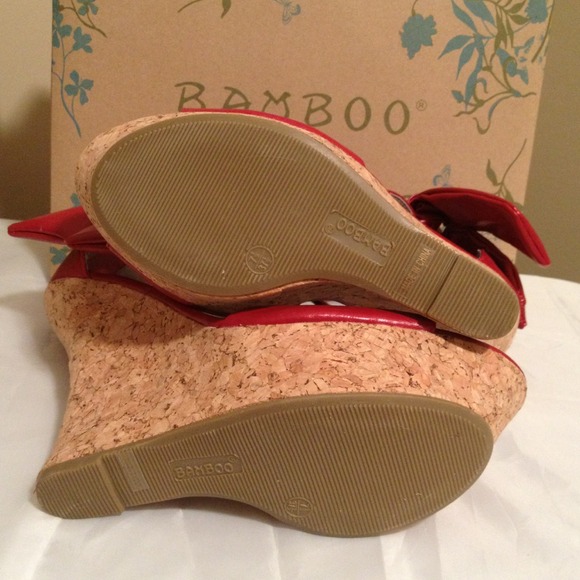 REDUCED 👠Bamboo wedges/faux leather/zip heel👠 - Picture 2 of 4