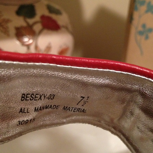 REDUCED 👠Bamboo wedges/faux leather/zip heel👠 - Picture 4 of 4