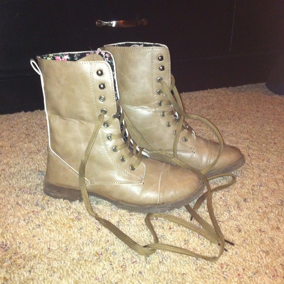 Combat boots. Aztec scarf.