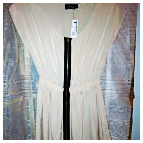 Sold!! Front zip dress
