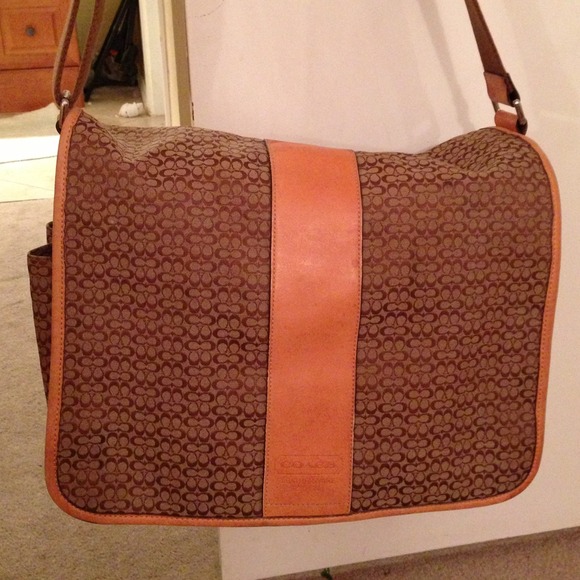 💥SOLD💥💥Authentic Coach Messenger Bag