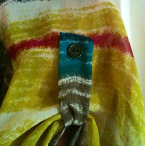 NWOT SOLD IN BUNDLE🌹Beautiful Butterfly Blouse - Picture 3 of 4