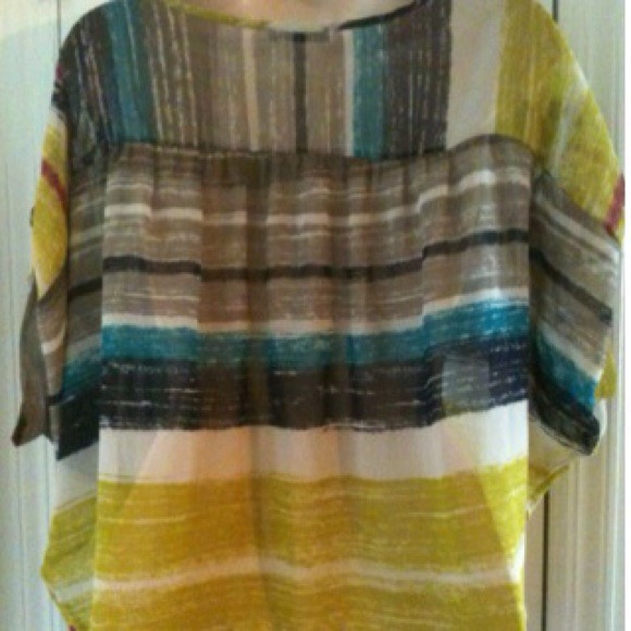 NWOT SOLD IN BUNDLE🌹Beautiful Butterfly Blouse - Picture 4 of 4