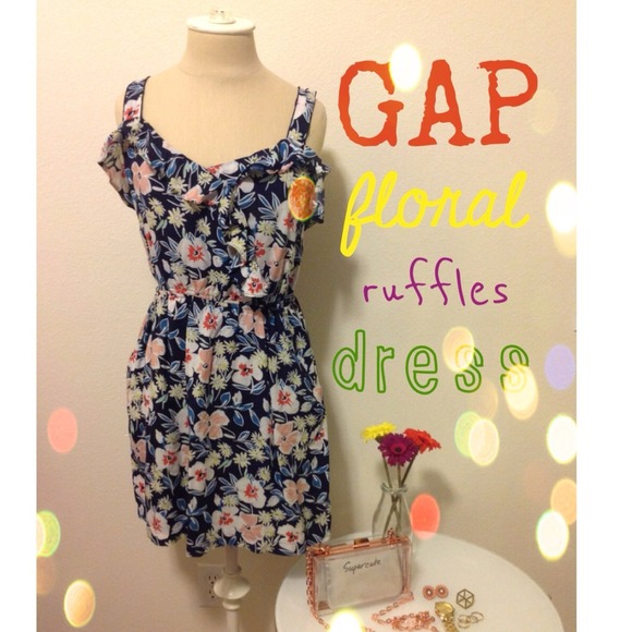 ✨REDUCED✨ Gap Florals Dress