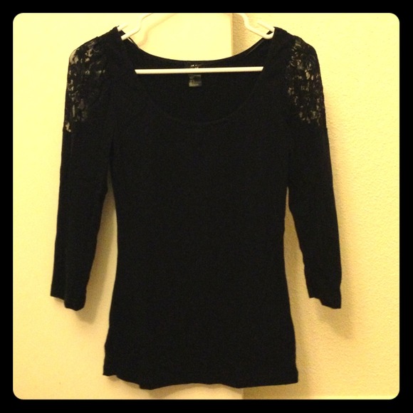 🚫SOLD IN BUNDLE🚫 Black H&M Top
