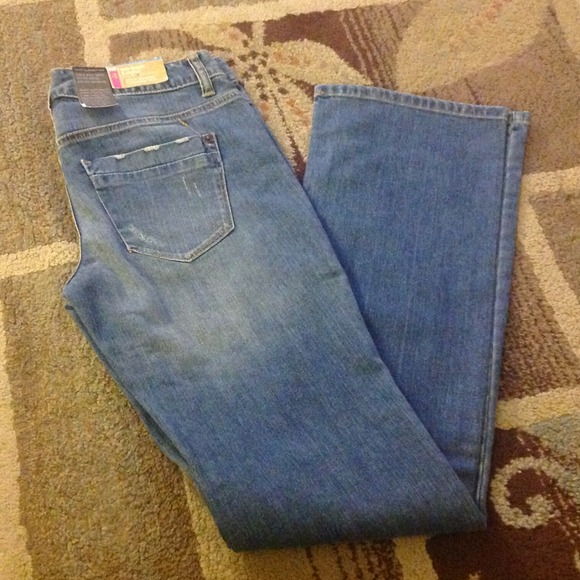 New slightly distressed jeans - Picture 2 of 6