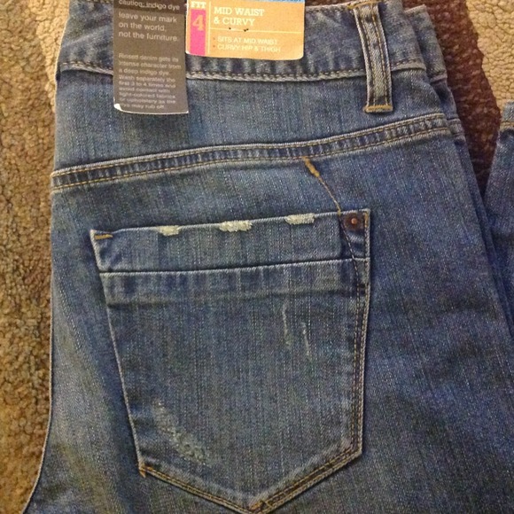 New slightly distressed jeans - Picture 3 of 6