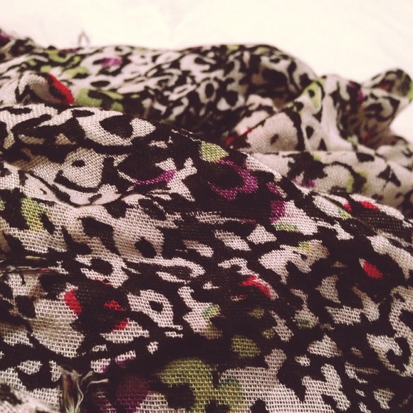 Floral scarf - Picture 2 of 3