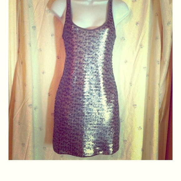 Express Dresses & Skirts - SALE🚨Express sequined dress