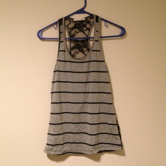⛔ SOLD Grey tank with lace detailing ⛔
