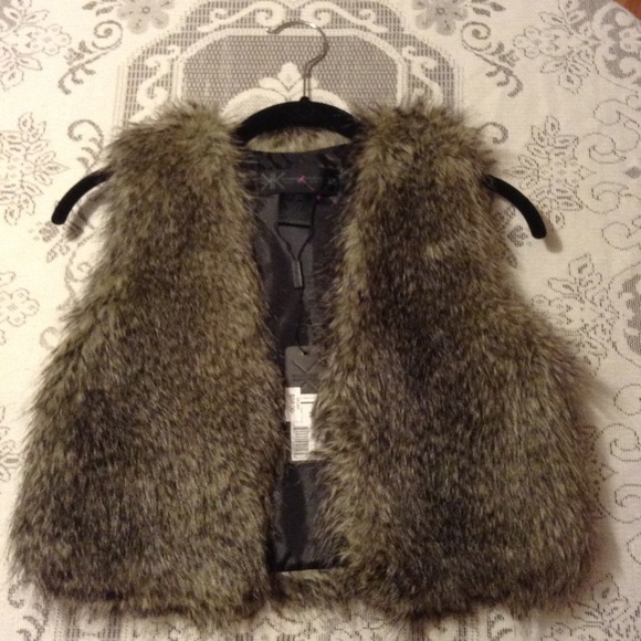 Kardashian Kollection Jackets & Blazers - KARDASHIAN Faux Fur Vest🎉💃🌟 	HOST PICK 9/18💃🎉