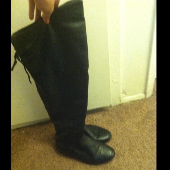 Black thigh high Boot in size 8 1/2