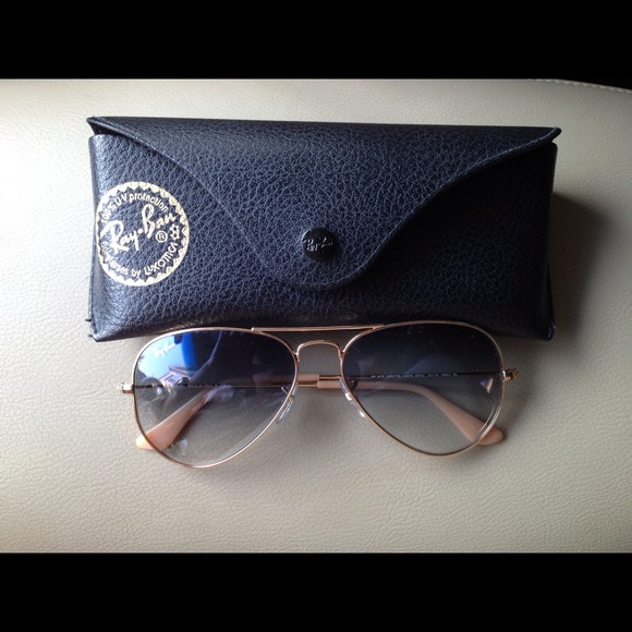 💥SOLD💥 Aviators • RB3025 • vtine214@gmail.com