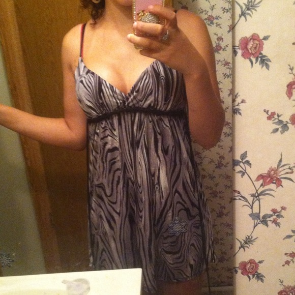 Dress - Picture 2 of 4