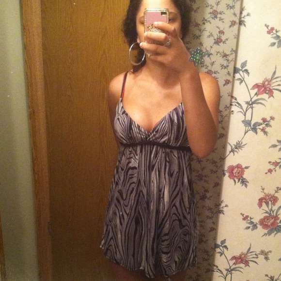 Dress - Picture 4 of 4