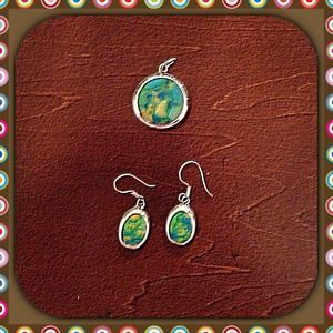Silver necklace pendant and matching earrings!