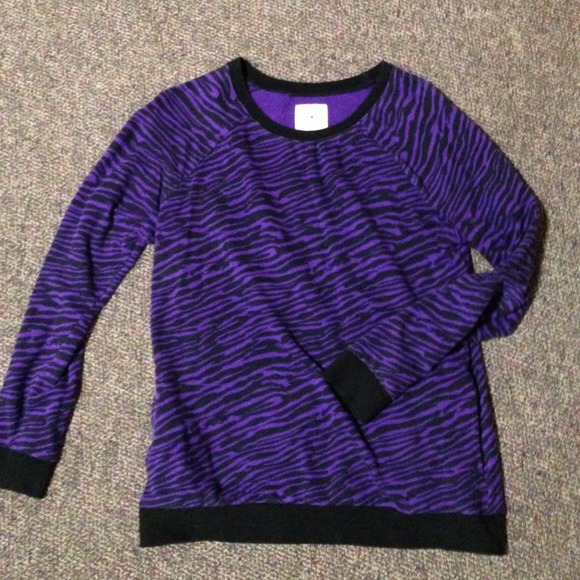 Trendy Forever 21 pull over!