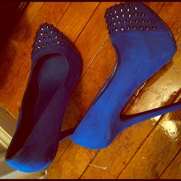 Blue studded pumps
