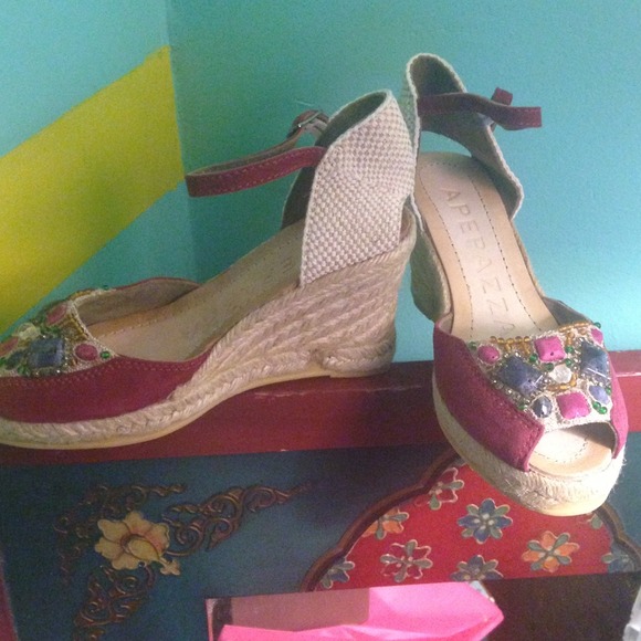 Sandals - Picture 2 of 4