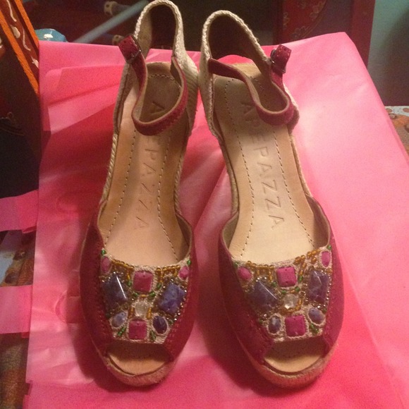 Sandals - Picture 4 of 4