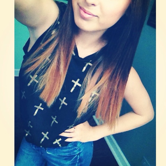 ✨✨SLEEVLESS GOLD CROSS TEE✨✨ - Picture 1 of 1