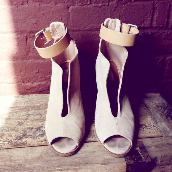 🌸Zara suede booties RESERVED🌸