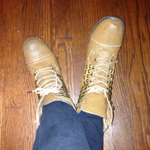 ❗RESERVED❗CARAMEL LACE UP BOOTS!!! With studs! - Picture 4 of 4