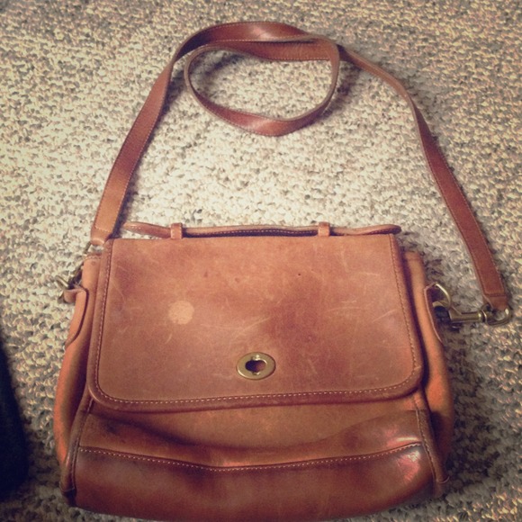 Authentic Coach bag ALL LEATHER CROSS BODY - Picture 1 of 4