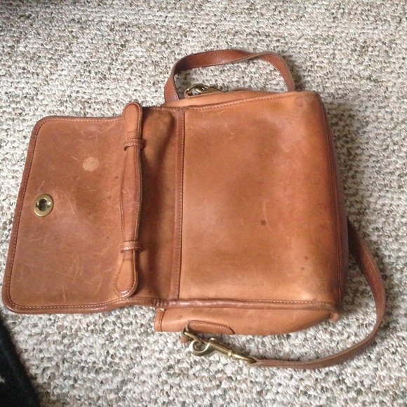 Authentic Coach bag ALL LEATHER CROSS BODY - Picture 3 of 4