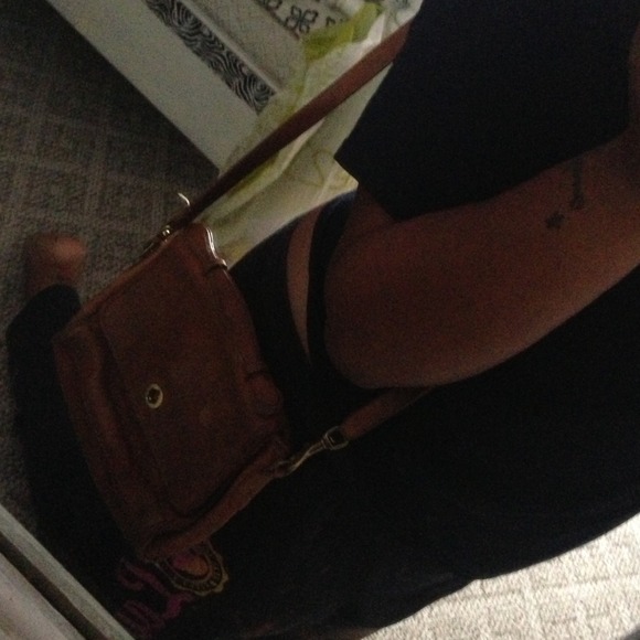 Authentic Coach bag ALL LEATHER CROSS BODY - Picture 4 of 4