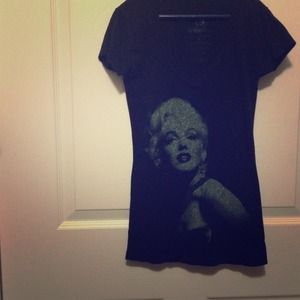 Black Marilyn Monroe v neck!