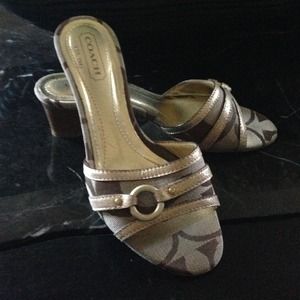 Authentic Coach pattern heel
