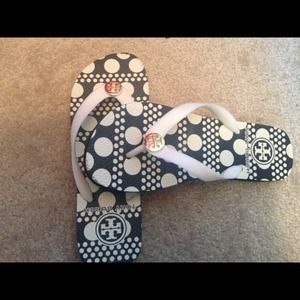 Tory burch flip flops size 7