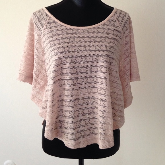 🚫SOLD🚫Batwing crochet top - Picture 1 of 2