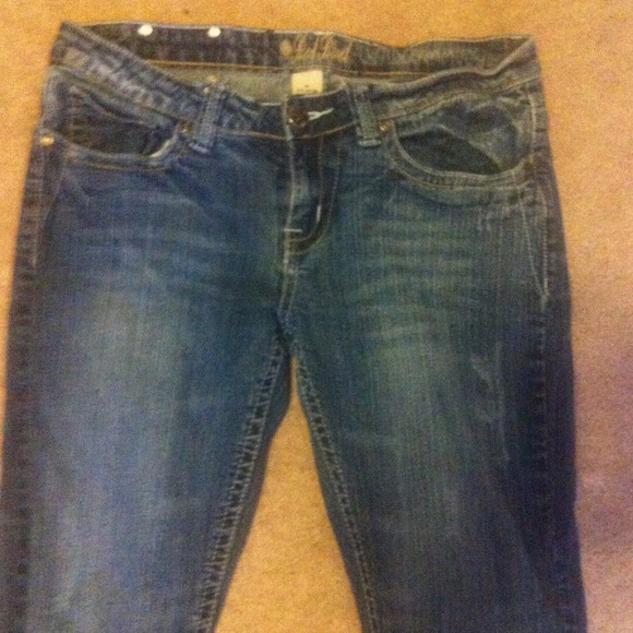 SOLD!!! $Red rivet similar to miss me jeans - Picture 2 of 4