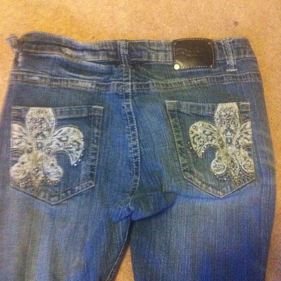 SOLD!!! $Red rivet similar to miss me jeans - Picture 3 of 4