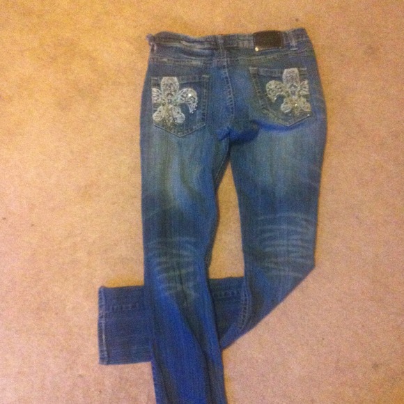 SOLD!!! $Red rivet similar to miss me jeans - Picture 4 of 4