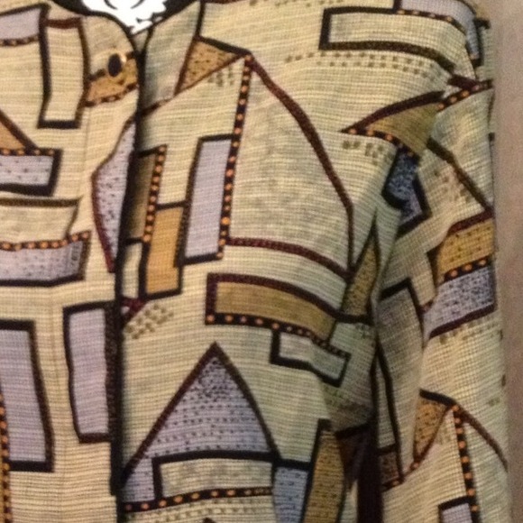 💥Sale💥HOST PICK Tribal look silky top - Picture 2 of 2